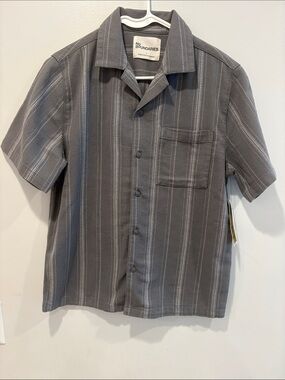 No Boundaries Men's Gray Striped Short-Sleeve Button-Down Shirt